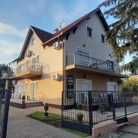 Gabor Aron Apartment Hajdúszoboszló Eksteriør bilde