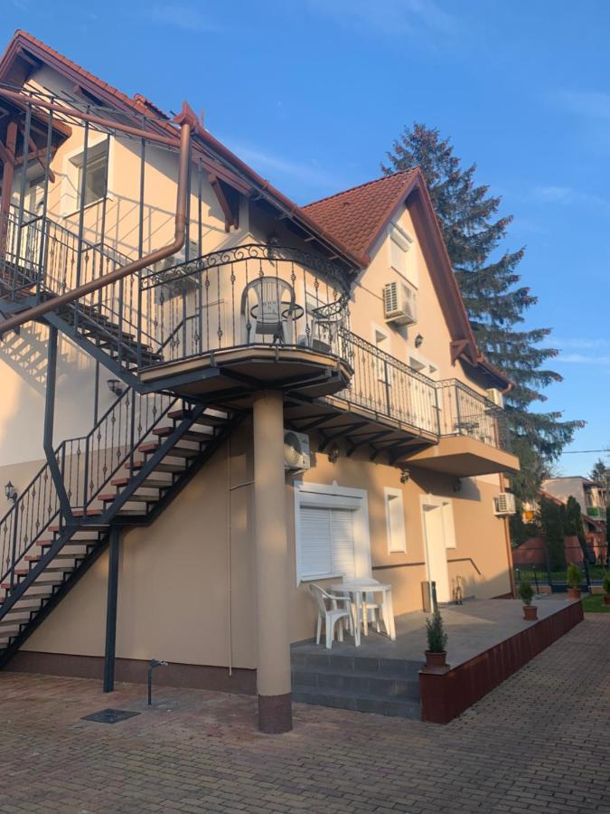 Gabor Aron Apartment Hajdúszoboszló Eksteriør bilde